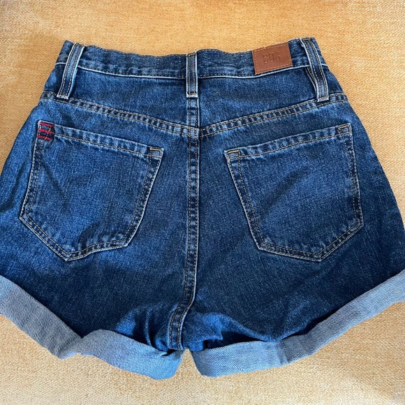 BDG (Urban Outfitters) mom high-waisted denim shorts, size 24 - Picture 2 of 3